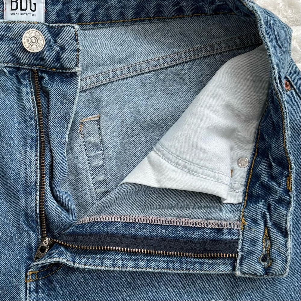 BDG Urban Outfitters Mom Jeans High Rise Light Wash Distressed Size 30 Cotton - Picture 7 of 8